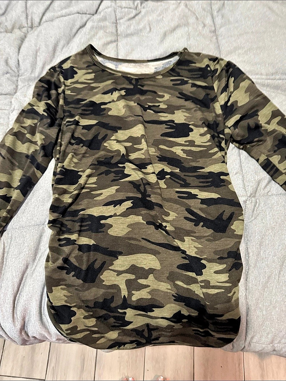 Camo Long Sleeve Ruched Top in Green & Black Like New